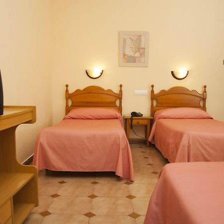 Hostal Paris Ла-Линеа-де-ла-Консепсьон Экстерьер фото