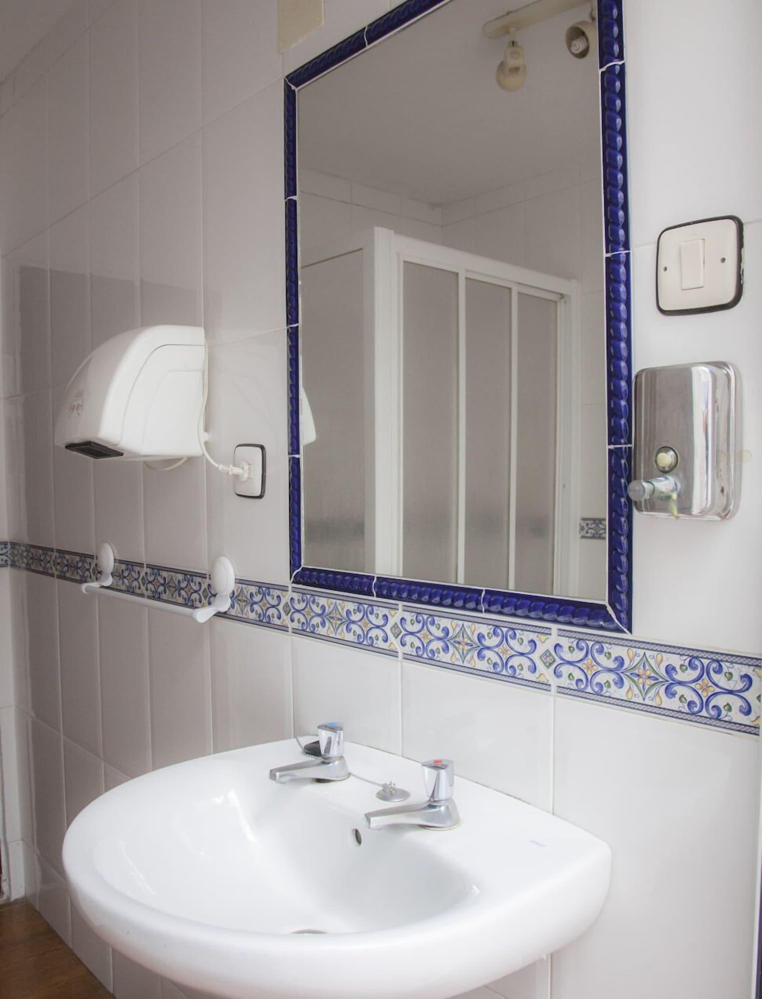 Hostal Paris Ла-Линеа-де-ла-Консепсьон Экстерьер фото