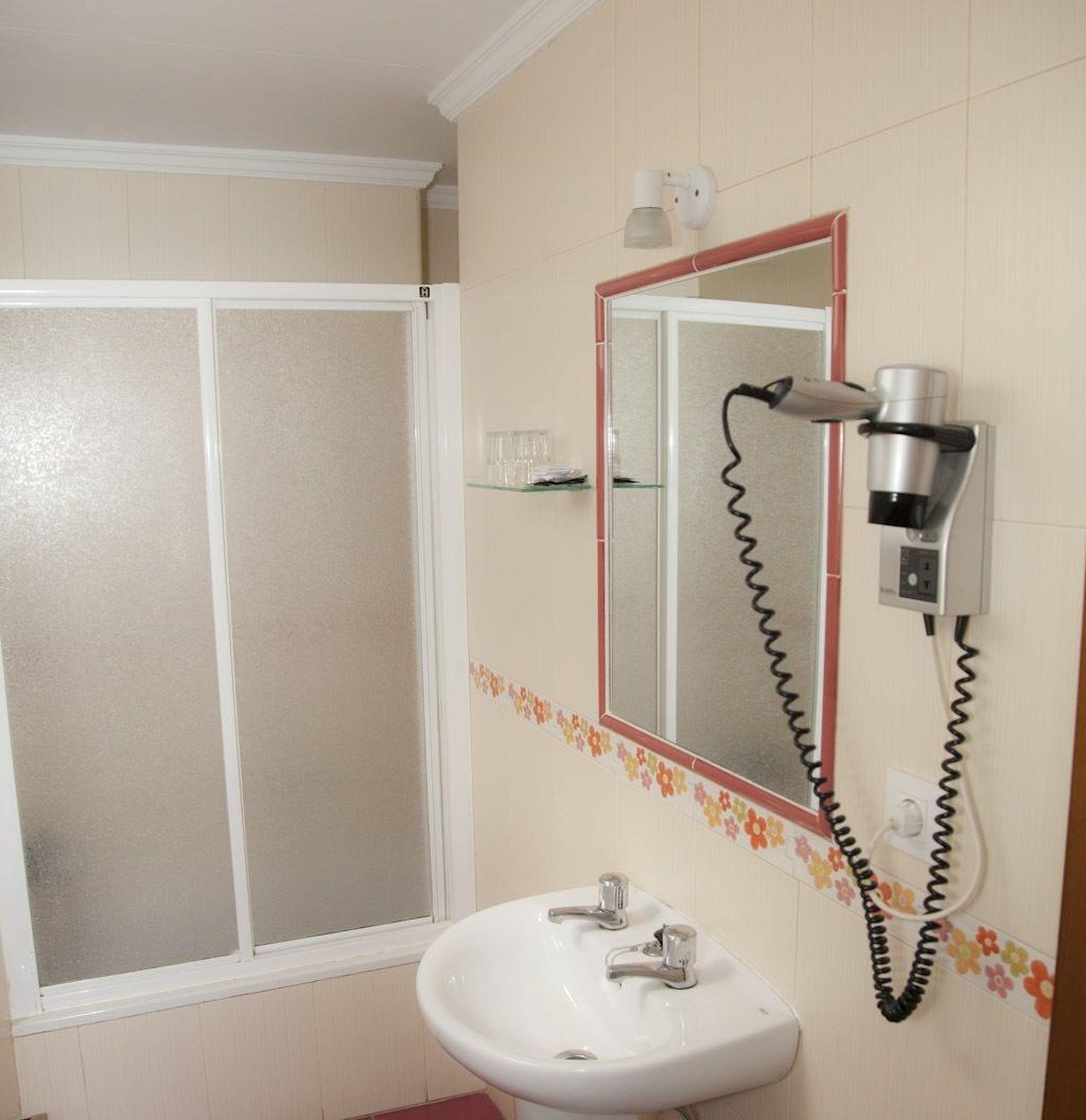 Hostal Paris Ла-Линеа-де-ла-Консепсьон Экстерьер фото