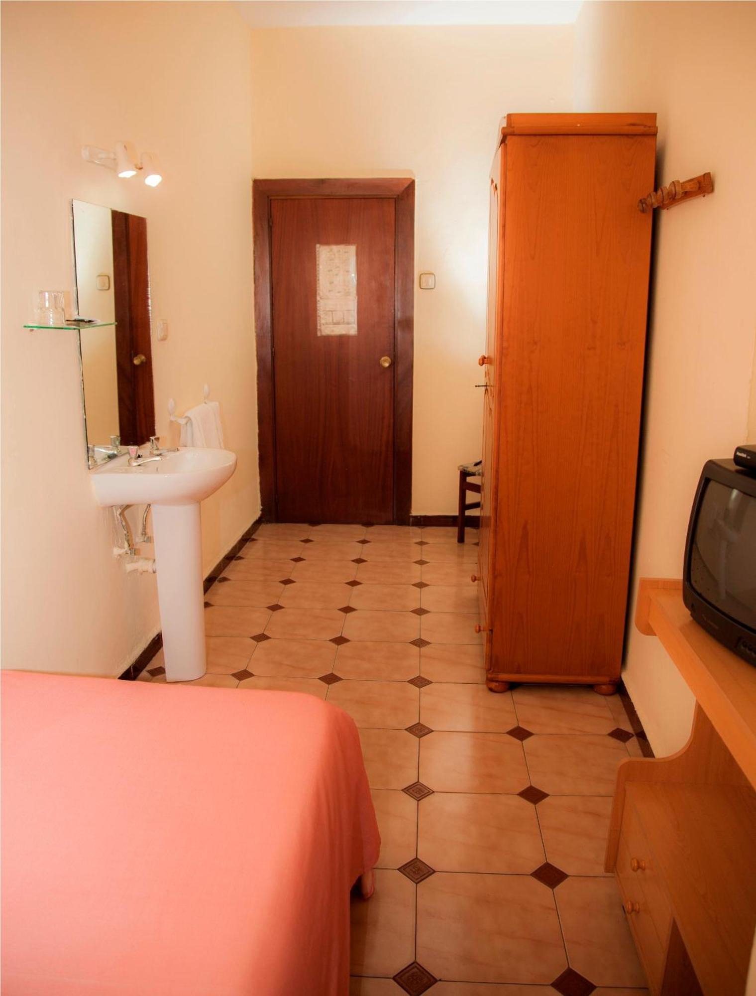 Hostal Paris Ла-Линеа-де-ла-Консепсьон Экстерьер фото