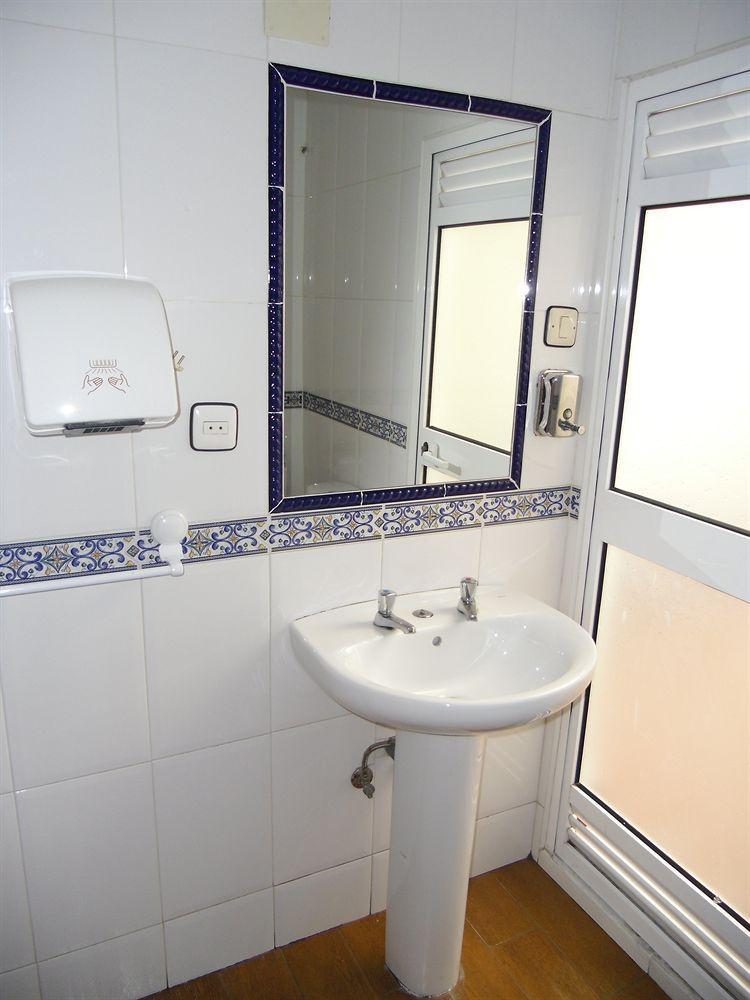 Hostal Paris Ла-Линеа-де-ла-Консепсьон Экстерьер фото